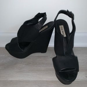 Steve Madden black wedges